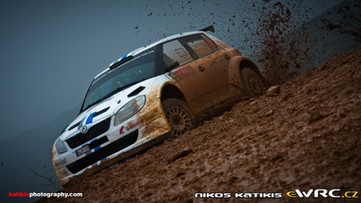 Sébastien Ogier - Julien Ingrassia
46º Vodafone Rally de Portugal 2012. Skoda Fabia S2000 (H VM 135). Clasificado 7º.
Volkswagen Motorsport

Del 29 de Marzo al 1 de Marzo, Faro.
Superficie: tierra.

El Rally tenia un total de 1497.92 km de los que 434.77 km divididos en 4 etapas y 22 tramos eran cronometrados (3 de ellos fueron cancelados SS8 Tavira 2 de 25.0 km, SS9 Alcarias 2 de 25.2 km, SS10
São Brás de Alportel 2 de 16.2 km).

Tomaron la salida 51 equipos, finalizaron 30.

© Nikos Katikis
@@
Palabras clave: Sebastien_Ogier;Skoda;Fabia;Portugal;2012