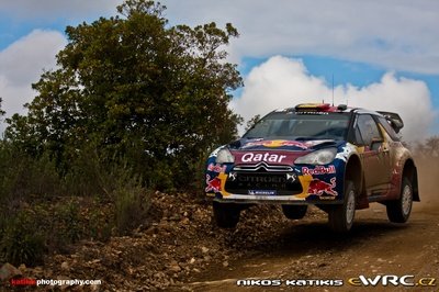 Thierry Neuville - Nicolas Gilsoul
46º Vodafone Rally de Portugal 2012. Citroën DS3 WRC (BF-082-XC). Clasificado 8º.
Citroën Junior WRT

Del 29 de Marzo al 1 de Marzo, Faro.
Superficie: tierra.

El Rally tenia un total de 1497.92 km de los que 434.77 km divididos en 4 etapas y 22 tramos eran cronometrados (3 de ellos fueron cancelados SS8 Tavira 2 de 25.0 km, SS9 Alcarias 2 de 25.2 km, SS10
São Brás de Alportel 2 de 16.2 km).

Tomaron la salida 51 equipos, finalizaron 30.

© Nikos Katikis
@@
Palabras clave: Thierry_Neuville;Citroen;DS3;WRC;Portugal;2012