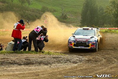 Thierry Neuville - Nicolas Gilsoul
46º Vodafone Rally de Portugal 2012. Citroën DS3 WRC (BF-082-XC). Clasificado 8º.
Citroën Junior WRT

Del 29 de Marzo al 1 de Marzo, Faro.
Superficie: tierra.

El Rally tenia un total de 1497.92 km de los que 434.77 km divididos en 4 etapas y 22 tramos eran cronometrados (3 de ellos fueron cancelados SS8 Tavira 2 de 25.0 km, SS9 Alcarias 2 de 25.2 km, SS10
São Brás de Alportel 2 de 16.2 km).

Tomaron la salida 51 equipos, finalizaron 30.

© Roman Tihlarik
@
Palabras clave: Thierry_Neuville;Citroen;DS3;WRC;Portugal;2012