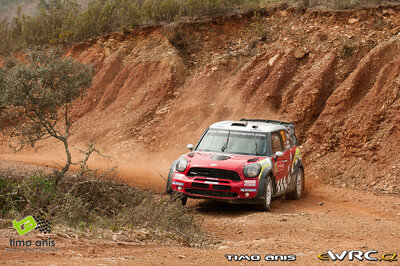 Dani Sordo - Carlos del Barrio
46º Vodafone Rally de Portugal 2012. Mini John Cooper Works WRC (4 WRC). Clasificado 11º.
Citroën Junior WRT

Del 29 de Marzo al 1 de Marzo, Faro.
Superficie: tierra.

El Rally tenia un total de 1497.92 km de los que 434.77 km divididos en 4 etapas y 22 tramos eran cronometrados (3 de ellos fueron cancelados SS8 Tavira 2 de 25.0 km, SS9 Alcarias 2 de 25.2 km, SS10
São Brás de Alportel 2 de 16.2 km).

Tomaron la salida 51 equipos, finalizaron 30.

© Timo Anis
@
Palabras clave: ;Mini_Cooper;WRC;Portugal;2012