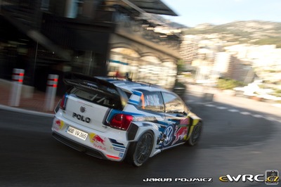 Sébastien Ogier - Julien Ingrassia
83º Rallye Automobile Monte-Carlo 2015. Volkswagen Polo R WRC (WOB VW 524). Clasificado 1º.
Volkswagen Motorsport

Del 21 al 25 de Enero, Gap - Monaco.
Superficie: asfalto - nieve.

El Rallye constaba de 4 etapas con un total de 1383.15 km de los que 355.48 km divididos en 15 tramos eran cronometrados.

Tomaron la salida 94 equipos, finalizaron 78.

© Jakub Pojmicz

Palabras clave: Volkswagen;Polo;WRC;Montecarlo;2015