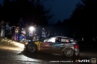 Sébastien Ogier - Julien Ingrassia
83º Rallye Automobile Monte-Carlo 2015. Volkswagen Polo R WRC (WOB VW 524). Clasificado 1º.
Volkswagen Motorsport

Del 21 al 25 de Enero, Gap - Monaco.
Superficie: asfalto - nieve.

El Rallye constaba de 4 etapas con un total de 1383.15 km de los que 355.48 km divididos en 15 tramos eran cronometrados.

Tomaron la salida 94 equipos, finalizaron 78.

© Jakub Pojmicz

Palabras clave: Volkswagen;Polo;WRC;Montecarlo;2015