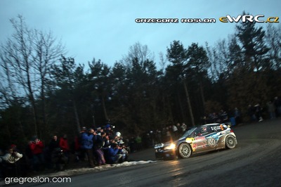 Jari-Matti Latvala - Miikka Anttila
83º Rallye Automobile Monte-Carlo 2015. Volkswagen Polo R WRC (WOB VW 525). Clasificado 2º.
Volkswagen Motorsport

Del 21 al 25 de Enero, Gap - Monaco.
Superficie: asfalto - nieve.

El Rallye constaba de 4 etapas con un total de 1383.15 km de los que 355.48 km divididos en 15 tramos eran cronometrados.

Tomaron la salida 94 equipos, finalizaron 78.

© Greg Roslon

Palabras clave: Volkswagen;Polo;WRC;Montecarlo;2015