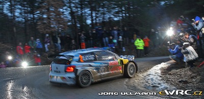 Jari-Matti Latvala - Miikka Anttila
83º Rallye Automobile Monte-Carlo 2015. Volkswagen Polo R WRC (WOB VW 525). Clasificado 2º.
Volkswagen Motorsport

Del 21 al 25 de Enero, Gap - Monaco.
Superficie: asfalto - nieve.

El Rallye constaba de 4 etapas con un total de 1383.15 km de los que 355.48 km divididos en 15 tramos eran cronometrados.

Tomaron la salida 94 equipos, finalizaron 78.

© Jorg Ullmann

Palabras clave: Volkswagen;Polo;WRC;Montecarlo;2015