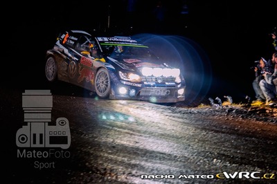 Andreas Mikkelsen - Ola Fløene
83º Rallye Automobile Monte-Carlo 2015. Volkswagen Polo R WRC (WOB VW 522). Clasificado 3º.
Volkswagen Motorsport

Del 21 al 25 de Enero, Gap - Monaco.
Superficie: asfalto - nieve.

El Rallye constaba de 4 etapas con un total de 1383.15 km de los que 355.48 km divididos en 15 tramos eran cronometrados.

Tomaron la salida 94 equipos, finalizaron 78.

© Nacho Mateo

Palabras clave: Volkswagen;Polo;WRC;Montecarlo;2015