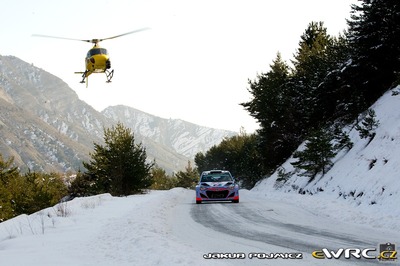 Thierry Neuville - Nicolas Gilsoul
83º Rallye Automobile Monte-Carlo 2015. Hyundai i20 WRC (ALZ WR 46). Clasificado 5º.
Hyundai Motorsport

Del 21 al 25 de Enero, Gap - Monaco.
Superficie: asfalto - nieve.

El Rallye constaba de 4 etapas con un total de 1383.15 km de los que 355.48 km divididos en 15 tramos eran cronometrados.

Tomaron la salida 94 equipos, finalizaron 78.

© Jakub Pojmicz

Palabras clave: Hyundai;Montecarlo;2015