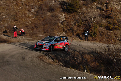 Thierry Neuville - Nicolas Gilsoul
83º Rallye Automobile Monte-Carlo 2015. Hyundai i20 WRC (ALZ WR 46). Clasificado 5º.
Hyundai Motorsport

Del 21 al 25 de Enero, Gap - Monaco.
Superficie: asfalto - nieve.

El Rallye constaba de 4 etapas con un total de 1383.15 km de los que 355.48 km divididos en 15 tramos eran cronometrados.

Tomaron la salida 94 equipos, finalizaron 78.

© Johan Dubee

Palabras clave: Hyundai;Montecarlo;2015