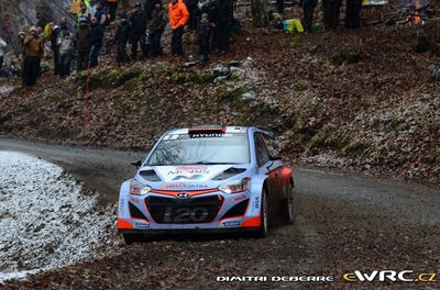 Dani Sordo - Marc Martí
83º Rallye Automobile Monte-Carlo 2015. Hyundai i20 WRC (ALZ WR 47). Clasificado 6º.
Hyundai Motorsport

Del 21 al 25 de Enero, Gap - Monaco.
Superficie: asfalto - nieve.

El Rallye constaba de 4 etapas con un total de 1383.15 km de los que 355.48 km divididos en 15 tramos eran cronometrados.

Tomaron la salida 94 equipos, finalizaron 78.

© Dimitri Deberre

Palabras clave: Hyundai;Montecarlo;2015