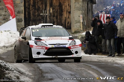 Henning Solberg - Ilka Minor
83º Rallye Automobile Monte-Carlo 2015. Ford Fiesta RS WRC (PX60 AVJ). Clasificado 11º.

Del 21 al 25 de Enero, Gap - Monaco.
Superficie: asfalto - nieve.

El Rallye constaba de 4 etapas con un total de 1383.15 km de los que 355.48 km divididos en 15 tramos eran cronometrados.

Tomaron la salida 94 equipos, finalizaron 78.

© Gonzalo Belay

Palabras clave: Ford;Fiesta;WRC;Montecarlo;2015