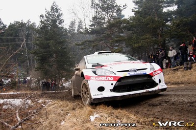Henning Solberg - Ilka Minor
83º Rallye Automobile Monte-Carlo 2015. Ford Fiesta RS WRC (PX60 AVJ). Clasificado 11º.

Del 21 al 25 de Enero, Gap - Monaco.
Superficie: asfalto - nieve.

El Rallye constaba de 4 etapas con un total de 1383.15 km de los que 355.48 km divididos en 15 tramos eran cronometrados.

Tomaron la salida 94 equipos, finalizaron 78.

© Petr Fitz

Palabras clave: Ford;Fiesta;WRC;Montecarlo;2015