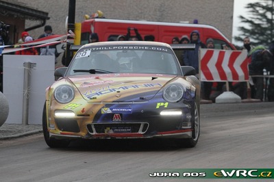 François Delecour - Dominique Savignoni
83º Rallye Automobile Monte-Carlo 2015. Porsche 997 GT3 Cup RGT. Clasificado 23º.

Del 21 al 25 de Enero, Gap - Monaco.
Superficie: asfalto - nieve.

El Rallye constaba de 4 etapas con un total de 1383.15 km de los que 355.48 km divididos en 15 tramos eran cronometrados.

Tomaron la salida 94 equipos, finalizaron 78.

© Juha Bos

Palabras clave: Porsche;Montecarlo;2015