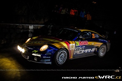 François Delecour - Dominique Savignoni
83º Rallye Automobile Monte-Carlo 2015. Porsche 997 GT3 Cup RGT. Clasificado 23º.

Del 21 al 25 de Enero, Gap - Monaco.
Superficie: asfalto - nieve.

El Rallye constaba de 4 etapas con un total de 1383.15 km de los que 355.48 km divididos en 15 tramos eran cronometrados.

Tomaron la salida 94 equipos, finalizaron 78.

© Nacho Mateo

Palabras clave: Porsche;Montecarlo;2015