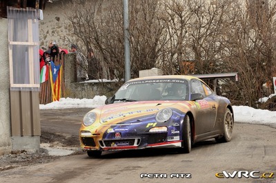 François Delecour - Dominique Savignoni
83º Rallye Automobile Monte-Carlo 2015. Porsche 997 GT3 Cup RGT. Clasificado 23º.

Del 21 al 25 de Enero, Gap - Monaco.
Superficie: asfalto - nieve.

El Rallye constaba de 4 etapas con un total de 1383.15 km de los que 355.48 km divididos en 15 tramos eran cronometrados.

Tomaron la salida 94 equipos, finalizaron 78.

© Petr Fitz

Palabras clave: Porsche;Montecarlo;2015