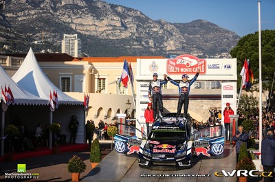 Sébastien Ogier - Julien Ingrassia
84º Rallye Automobile de Montecarlo 2016. Volkswagen Polo R WRC (WOB VW 528). Clasificado 1º.
Volkswagen Motorsport

Del 18 al 21 de Enero, Gap - Monaco.
Superficie: asfalto - nieve.

El Rallye constaba de 4 etapas con un total de 11411.85 km de los que 382.65 km divididos en 15 tramos eran cronometrados, (2 de ellos fueron cancelados SS1 Entrevaux - Val-de-Chalvagne - Ubraye de 21,25 km y SS16 Lucéram - Col St-Roch 2 de 5,5 km).

Tomaron la salida 73 equipos, finalizaron 54.

© Maciej Niechwiadowicz

Palabras clave: Volkswagen;Polo;WRC;Montecarlo;2016