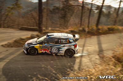 Sébastien Ogier - Julien Ingrassia
84º Rallye Automobile de Montecarlo 2016. Volkswagen Polo R WRC (WOB VW 528). Clasificado 1º.
Volkswagen Motorsport

Del 18 al 21 de Enero, Gap - Monaco.
Superficie: asfalto - nieve.

El Rallye constaba de 4 etapas con un total de 11411.85 km de los que 382.65 km divididos en 15 tramos eran cronometrados, (2 de ellos fueron cancelados SS1 Entrevaux - Val-de-Chalvagne - Ubraye de 21,25 km y SS16 Lucéram - Col St-Roch 2 de 5,5 km).

Tomaron la salida 73 equipos, finalizaron 54.

© Johan Dubee

Palabras clave: Volkswagen;Polo;WRC;Montecarlo;2016