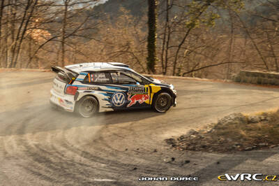 Sébastien Ogier - Julien Ingrassia
84º Rallye Automobile de Montecarlo 2016. Volkswagen Polo R WRC (WOB VW 528). Clasificado 1º.
Volkswagen Motorsport

Del 18 al 21 de Enero, Gap - Monaco.
Superficie: asfalto - nieve.

El Rallye constaba de 4 etapas con un total de 11411.85 km de los que 382.65 km divididos en 15 tramos eran cronometrados, (2 de ellos fueron cancelados SS1 Entrevaux - Val-de-Chalvagne - Ubraye de 21,25 km y SS16 Lucéram - Col St-Roch 2 de 5,5 km).

Tomaron la salida 73 equipos, finalizaron 54.

© Johan Dubee

Palabras clave: Volkswagen;Polo;WRC;Montecarlo;2016