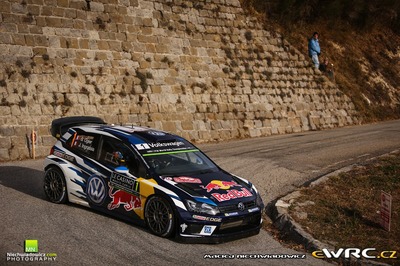 Sébastien Ogier - Julien Ingrassia
84º Rallye Automobile de Montecarlo 2016. Volkswagen Polo R WRC (WOB VW 528). Clasificado 1º.
Volkswagen Motorsport

Del 18 al 21 de Enero, Gap - Monaco.
Superficie: asfalto - nieve.

El Rallye constaba de 4 etapas con un total de 11411.85 km de los que 382.65 km divididos en 15 tramos eran cronometrados, (2 de ellos fueron cancelados SS1 Entrevaux - Val-de-Chalvagne - Ubraye de 21,25 km y SS16 Lucéram - Col St-Roch 2 de 5,5 km).

Tomaron la salida 73 equipos, finalizaron 54.

© Maciej Niechwiadowicz

Palabras clave: Volkswagen;Polo;WRC;Montecarlo;2016