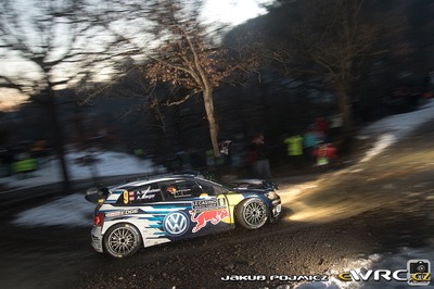 Andears Mikkelsen - Anders Jæger
84º Rallye Automobile de Montecarlo 2016. Volkswagen Polo R WRC (WOB VW 141). Clasificado 2º.
Volkswagen Motorsport

Del 18 al 21 de Enero, Gap - Monaco.
Superficie: asfalto - nieve.

El Rallye constaba de 4 etapas con un total de 11411.85 km de los que 382.65 km divididos en 15 tramos eran cronometrados, (2 de ellos fueron cancelados SS1 Entrevaux - Val-de-Chalvagne - Ubraye de 21,25 km y SS16 Lucéram - Col St-Roch 2 de 5,5 km).

Tomaron la salida 73 equipos, finalizaron 54.

© Jakub Pojmicz

Palabras clave: Volkswagen;Polo;WRC;Montecarlo;2016