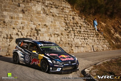 Andears Mikkelsen - Anders Jæger
84º Rallye Automobile de Montecarlo 2016. Volkswagen Polo R WRC (WOB VW 141). Clasificado 2º.
Volkswagen Motorsport

Del 18 al 21 de Enero, Gap - Monaco.
Superficie: asfalto - nieve.

El Rallye constaba de 4 etapas con un total de 11411.85 km de los que 382.65 km divididos en 15 tramos eran cronometrados, (2 de ellos fueron cancelados SS1 Entrevaux - Val-de-Chalvagne - Ubraye de 21,25 km y SS16 Lucéram - Col St-Roch 2 de 5,5 km).

Tomaron la salida 73 equipos, finalizaron 54.

© Maciej Niechwiadowiez

Palabras clave: Volkswagen;Polo;WRC;Montecarlo;2016