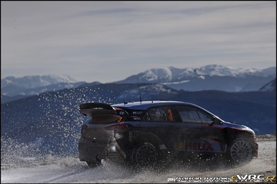 Thierry Neuville -  Nicolas Gilsoul
84º Rallye Automobile de Montecarlo 2016. Hyundai NG i20 WRC (ALZ WR 12). Clasificado 3º.
Hyundai Motorsport

Del 18 al 21 de Enero, Gap - Monaco.
Superficie: asfalto - nieve.

El Rallye constaba de 4 etapas con un total de 11411.85 km de los que 382.65 km divididos en 15 tramos eran cronometrados, (2 de ellos fueron cancelados SS1 Entrevaux - Val-de-Chalvagne - Ubraye de 21,25 km y SS16 Lucéram - Col St-Roch 2 de 5,5 km).

Tomaron la salida 73 equipos, finalizaron 54.

© Marcin Rybak

Palabras clave: Hyndai;WRC;Montecarlo;2016