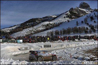 Thierry Neuville -  Nicolas Gilsoul
84º Rallye Automobile de Montecarlo 2016. Hyundai NG i20 WRC (ALZ WR 12). Clasificado 3º.
Hyundai Motorsport

Del 18 al 21 de Enero, Gap - Monaco.
Superficie: asfalto - nieve.

El Rallye constaba de 4 etapas con un total de 11411.85 km de los que 382.65 km divididos en 15 tramos eran cronometrados, (2 de ellos fueron cancelados SS1 Entrevaux - Val-de-Chalvagne - Ubraye de 21,25 km y SS16 Lucéram - Col St-Roch 2 de 5,5 km).

Tomaron la salida 73 equipos, finalizaron 54.

© Marcin Rybak

Palabras clave: Hyndai;WRC;Montecarlo;2016