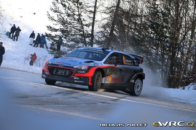 Thierry Neuville -  Nicolas Gilsoul
84º Rallye Automobile de Montecarlo 2016. Hyundai NG i20 WRC (ALZ WR 12). Clasificado 3º.
Hyundai Motorsport

Del 18 al 21 de Enero, Gap - Monaco.
Superficie: asfalto - nieve.

El Rallye constaba de 4 etapas con un total de 11411.85 km de los que 382.65 km divididos en 15 tramos eran cronometrados, (2 de ellos fueron cancelados SS1 Entrevaux - Val-de-Chalvagne - Ubraye de 21,25 km y SS16 Lucéram - Col St-Roch 2 de 5,5 km).

Tomaron la salida 73 equipos, finalizaron 54.

© Nicolas Millet

Palabras clave: Hyndai;WRC;Montecarlo;2016