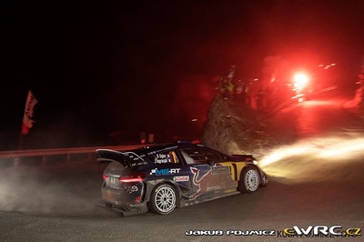 Sébastien Ogier - Julien Ingrassia
85º Rallye Automobile de Montecarlo 2017. Ford Fiesta WRC (WRT 1). Clasificado 1º.
M-Sport World Rally Team

Del 18 al 21 de Enero, Gap - Monaco.
Superficie: asfalto - nieve.

El Rallye constaba de 4 etapas con un total de 11411.85 km de los que 382.65 km divididos en 15 tramos eran cronometrados, (2 de ellos fueron cancelados SS1 Entrevaux - Val-de-Chalvagne - Ubraye de 21,25 km y SS16 Lucéram - Col St-Roch 2 de 5,5 km).

Tomaron la salida 73 equipos, finalizaron 54.

© Jakub Pojmicz

Palabras clave: Ford;Fiesta;WRC;Montecarlo;2017