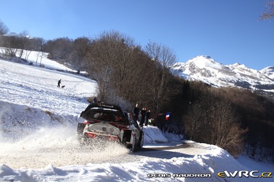 Jari-Matti Latvala - Miikka Anttila
85º Rallye Automobile de Montecarlo 2017. Toyota Yaris WRC (A-5852). Clasificado 2º.
Toyota Gazoo Racing WRT

Del 18 al 21 de Enero, Gap - Monaco.
Superficie: asfalto - nieve.

El Rallye constaba de 4 etapas con un total de 11411.85 km de los que 382.65 km divididos en 15 tramos eran cronometrados, (2 de ellos fueron cancelados SS1 Entrevaux - Val-de-Chalvagne - Ubraye de 21,25 km y SS16 Lucéram - Col St-Roch 2 de 5,5 km).

Tomaron la salida 73 equipos, finalizaron 54.

© Denis Baudron

Palabras clave: Toyota;Yaris;WRC;Montecarlo;2017