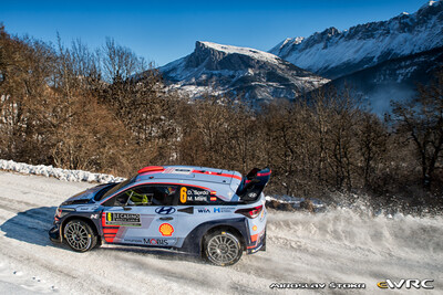 Dani Sordo - Marc Martí
85º Rallye Automobile de Montecarlo 2017. Hyundai i20 Coupe WRC (ALZ WR 21). Clasificado 4º.
Hyundai Motorsport

Del 18 al 21 de Enero, Gap - Monaco.
Superficie: asfalto - nieve.

El Rallye constaba de 4 etapas con un total de 11411.85 km de los que 382.65 km divididos en 15 tramos eran cronometrados, (2 de ellos fueron cancelados SS1 Entrevaux - Val-de-Chalvagne - Ubraye de 21,25 km y SS16 Lucéram - Col St-Roch 2 de 5,5 km).

Tomaron la salida 73 equipos, finalizaron 54.

© Miroslav Stokr

Palabras clave: Hyundai;WRC;Montecarlo;2017
