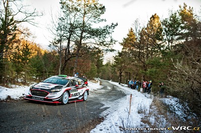 Elfyn Evans - Daniel Barritt
85º Rallye Automobile de Montecarlo 2017. Ford Fiesta WRC (PX66 DVT). Clasificado 6º.
M-Sport World Rally Team

Del 18 al 21 de Enero, Gap - Monaco.
Superficie: asfalto - nieve.

El Rallye constaba de 4 etapas con un total de 11411.85 km de los que 382.65 km divididos en 15 tramos eran cronometrados, (2 de ellos fueron cancelados SS1 Entrevaux - Val-de-Chalvagne - Ubraye de 21,25 km y SS16 Lucéram - Col St-Roch 2 de 5,5 km).

Tomaron la salida 73 equipos, finalizaron 54.

© Martin Husár

Palabras clave: Ford;Fiesta;WRC;Montecarlo;2017