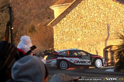 Elfyn Evans - Daniel Barritt
85º Rallye Automobile de Montecarlo 2017. Ford Fiesta WRC (PX66 DVT). Clasificado 6º.
M-Sport World Rally Team

Del 18 al 21 de Enero, Gap - Monaco.
Superficie: asfalto - nieve.

El Rallye constaba de 4 etapas con un total de 11411.85 km de los que 382.65 km divididos en 15 tramos eran cronometrados, (2 de ellos fueron cancelados SS1 Entrevaux - Val-de-Chalvagne - Ubraye de 21,25 km y SS16 Lucéram - Col St-Roch 2 de 5,5 km).

Tomaron la salida 73 equipos, finalizaron 54.

© Zbyszek Bury

Palabras clave: Ford;Fiesta;WRC;Montecarlo;2017