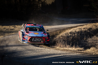 Thierry Neuville - Nicolas Gilsoul
87º Rallye Automobile de Monte-Carlo 2019. Hyundai i20 Coupe WRC (ALZ WR 36). Clasificado 2º.
Hyundai Shell Mobis WRT

Del 24 al 27 de Enero, Gap - Monaco.
Superficie: asfalto - nieve.

El Rallye constaba de 4 etapas con un total de 1366.43 km de los que 323.83 km divididos en 15 tramos eran cronometrados, (uno de ellos fue cancelado, SS3 Valdrôme - Sigottier 1 de 20,04 km).

Tomaron la salida 88 equipos, finalizaron 73.

© Bastien Roux

Palabras clave: Hyundai;Montecarlo;2023
