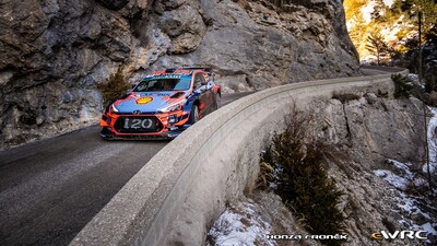 Thierry Neuville - Nicolas Gilsoul
87º Rallye Automobile de Monte-Carlo 2019. Hyundai i20 Coupe WRC (ALZ WR 36). Clasificado 2º.
Hyundai Shell Mobis WRT

Del 24 al 27 de Enero, Gap - Monaco.
Superficie: asfalto - nieve.

El Rallye constaba de 4 etapas con un total de 1366.43 km de los que 323.83 km divididos en 15 tramos eran cronometrados, (uno de ellos fue cancelado, SS3 Valdrôme - Sigottier 1 de 20,04 km).

Tomaron la salida 88 equipos, finalizaron 73.

© Honza Fronek

Palabras clave: Hyundai;Montecarlo;2023