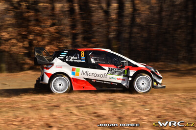 Ott Tänak - Martin Järveoja
87º Rallye Automobile de Monte-Carlo 2019. Toyota Yaris WRC (SP 1010). Clasificado 3º.
Toyota Gazoo Racing WRT

Del 24 al 27 de Enero, Gap - Monaco.
Superficie: asfalto - nieve.

El Rallye constaba de 4 etapas con un total de 1366.43 km de los que 323.83 km divididos en 15 tramos eran cronometrados, (uno de ellos fue cancelado, SS3 Valdrôme - Sigottier 1 de 20,04 km).

Tomaron la salida 88 equipos, finalizaron 73.

© Johan Dubee

Palabras clave: Toyota;Yaris;WRC;Montecarlo;2019