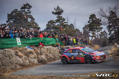 Sébastien Loeb - Daniel Elena
87º Rallye Automobile de Monte-Carlo 2019. Hyundai i20 Coupe WRC (ALZ WR 35). Clasificado 4º.
Hyundai Shell Mobis WRT

Del 24 al 27 de Enero, Gap - Monaco.
Superficie: asfalto - nieve.

El Rallye constaba de 4 etapas con un total de 1366.43 km de los que 323.83 km divididos en 15 tramos eran cronometrados, (uno de ellos fue cancelado, SS3 Valdrôme - Sigottier 1 de 20,04 km).

Tomaron la salida 88 equipos, finalizaron 73.

© Bastien Roux

Palabras clave: Hyundai;Montecarlo;2019