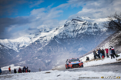 Thierry Neuville - Nicolas Gilsoul
88º Rallye Automobile Monte-Carlo 2020. Hyundai i20 Coupe WRC (ALZ WR 42). Clasificado 1º.
Hyundai Shell Mobis WRT

Del 22 al 26 de Enero, Gap - Monaco.
Superficie: asfalto - nieve.

El Rallye constaba de 4 etapas con un total de 1505.64 km de los que 304.28 km divididos en 15 tramos eran cronometrados.

Tomaron la salida 88 equipos, finalizaron 73.

© Bastien Roux

Palabras clave: Hyundai;WRC;Montecarlo;2020