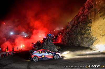 Thierry Neuville - Nicolas Gilsoul
88º Rallye Automobile Monte-Carlo 2020. Hyundai i20 Coupe WRC (ALZ WR 42). Clasificado 1º.
Hyundai Shell Mobis WRT

Del 22 al 26 de Enero, Gap - Monaco.
Superficie: asfalto - nieve.

El Rallye constaba de 4 etapas con un total de 1505.64 km de los que 304.28 km divididos en 15 tramos eran cronometrados.

Tomaron la salida 88 equipos, finalizaron 73.

© Bogdan Barabas

Palabras clave: Hyundai;WRC;Montecarlo;2020