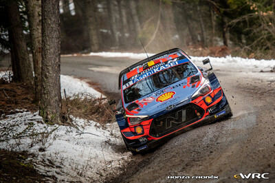 Thierry Neuville - Nicolas Gilsoul
88º Rallye Automobile Monte-Carlo 2020. Hyundai i20 Coupe WRC (ALZ WR 42). Clasificado 1º.
Hyundai Shell Mobis WRT

Del 22 al 26 de Enero, Gap - Monaco.
Superficie: asfalto - nieve.

El Rallye constaba de 4 etapas con un total de 1505.64 km de los que 304.28 km divididos en 15 tramos eran cronometrados.

Tomaron la salida 88 equipos, finalizaron 73.

© Honza Fronek

Palabras clave: Hyundai;WRC;Montecarlo;2020
