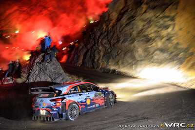 Ott Tänak - Marti Järveoja
88º Rallye Automobile Monte-Carlo 2020. Hyundai i20 Coupe WRC (ALZ WR 41). Abandonó por accidente en SS4 St-Clément-sur-Durance - Freissinières 1 de 20,68 km.
Hyundai Shell Mobis WRT

Del 22 al 26 de Enero, Gap - Monaco.
Superficie: asfalto - nieve.

El Rallye constaba de 4 etapas con un total de 1505.64 km de los que 304.28 km divididos en 15 tramos eran cronometrados.

Tomaron la salida 88 equipos, finalizaron 73.

© Bogdan Barabas

Palabras clave: Hyundai;Montecarlo;2020