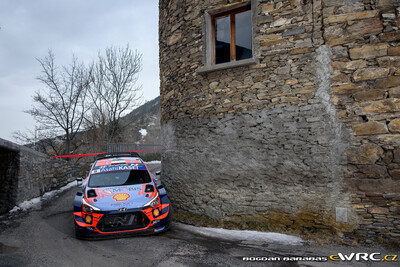 Ott Tänak - Marti Järveoja
88º Rallye Automobile Monte-Carlo 2020. Hyundai i20 Coupe WRC (ALZ WR 41). Abandonó por accidente en SS4 St-Clément-sur-Durance - Freissinières 1 de 20,68 km.
Hyundai Shell Mobis WRT

Del 22 al 26 de Enero, Gap - Monaco.
Superficie: asfalto - nieve.

El Rallye constaba de 4 etapas con un total de 1505.64 km de los que 304.28 km divididos en 15 tramos eran cronometrados.

Tomaron la salida 88 equipos, finalizaron 73.

© Bogdan Barabas

Palabras clave: Hyundai;Montecarlo;2020
