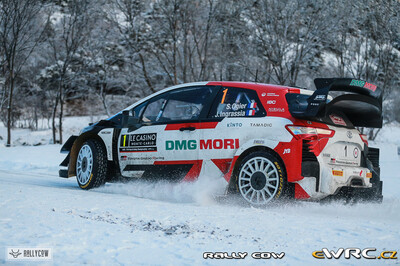 Sébastien Ogier - Julien Ingrassia
89º Rallye Automobile de Monte-Carlo 2021. Toyota Yaris WRC (SP 1015). Clasificado 1º.

Del 21 al 24 de Enero, Gap - Monaco.
Superficie: asfalto - nieve.

El Rallye constaba de 4 etapas con un total de 1392.88 km de los que 279.88 km divididos en 15 tramos eran cronometrados (uno de ellos fue cancelado, SS8 Montauban-sur-l'Ouvèze - Villebois-les-Pins 2 de 22.24 km).

Tomaron la salida 79 equipos, finalizaron 62.

© Rally Cow

Palabras clave: Toyota;Yaris;WRC;Montecarlo;2021