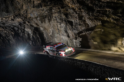 Thierry Neuville - Martijn Wydaeghe
89º Rallye Automobile de Monte-Carlo 2021. Hyundai i20 Coupe WRC (ALZ WR 42). Clasificado 3º.
Hyundai Shell Mobis WRT

Del 21 al 24 de Enero, Gap - Monaco.
Superficie: asfalto - nieve.

El Rallye constaba de 4 etapas con un total de 1392.88 km de los que 279.88 km divididos en 15 tramos eran cronometrados (uno de ellos fue cancelado, SS8 Montauban-sur-l'Ouvèze - Villebois-les-Pins 2 de 22.24 km).

Tomaron la salida 79 equipos, finalizaron 62.

© Honza Fronek

Palabras clave: Hyndai;Montecarlo;2021