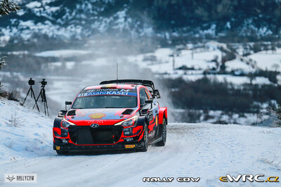 Thierry Neuville - Martijn Wydaeghe
89º Rallye Automobile de Monte-Carlo 2021. Hyundai i20 Coupe WRC (ALZ WR 42). Clasificado 3º.
Hyundai Shell Mobis WRT

Del 21 al 24 de Enero, Gap - Monaco.
Superficie: asfalto - nieve.

El Rallye constaba de 4 etapas con un total de 1392.88 km de los que 279.88 km divididos en 15 tramos eran cronometrados (uno de ellos fue cancelado, SS8 Montauban-sur-l'Ouvèze - Villebois-les-Pins 2 de 22.24 km).

Tomaron la salida 79 equipos, finalizaron 62.

© Rally Cow

Palabras clave: Hyndai;Montecarlo;2021