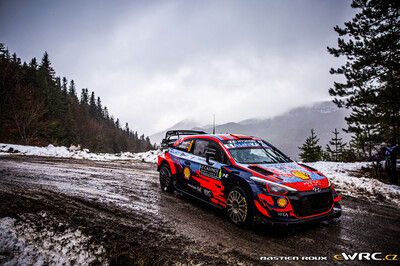 Dani Sordo - Carlos del Barrio
89º Rallye Automobile de Monte-Carlo 2021. Hyundai i20 Coupe WRC (ALZ WR 43). Clasificado 5º.
Hyundai Shell Mobis WRT

Del 21 al 24 de Enero, Gap - Monaco.
Superficie: asfalto - nieve.

El Rallye constaba de 4 etapas con un total de 1392.88 km de los que 279.88 km divididos en 15 tramos eran cronometrados (uno de ellos fue cancelado, SS8 Montauban-sur-l'Ouvèze - Villebois-les-Pins 2 de 22.24 km).

Tomaron la salida 79 equipos, finalizaron 62.

© Bastien Roux

Palabras clave: Hyndai;Montecarlo;2021