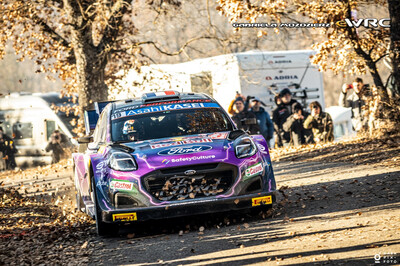 Sébastien Loeb - Isabelle Galmiche
90º Rallye Automobile de Monte-Carlo 2022. Ford Puma Rally1 Hybrid (3 WRT). Clasificado 1º.
M-Sport Ford WRT

Del 20 al 23 de Enero, Monaco.
Superficie: asfalto - nieve.

El Rallye constaba de 4 etapas con un total de 1511.47 km de los que 296.03 km divididos en 17 tramos eran cronometrados.

Tomaron la salida 74 equipos, finalizaron 62.

© Gabriela Mozdzierz

Palabras clave: Ford;Puma;Montecarlo;2022