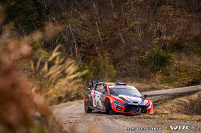 Adrien Fourmaux - Alexandre Coria
93º Rallye Automobile de Monte-Carlo 2025. Hyundai i20 N Rally1 (ALZ WR 917). Clasificado 3º.
Hyundai Shell Mobis WRT

Del 23 al 26 de Enero, Gap - Monaco
Superficie: asfalto - nieve.

El Rallye constaba de 4 etapas con un total de 1629.29 km de los que 333.06 km divididos en 18 tramos eran cronometrados.

Tomaron la salida 69 equipos, finalizaron 62.

© Bastien Roux

Palabras clave: Hyndai;Montecarlo;2025