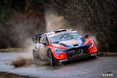 Adrien Fourmaux - Alexandre Coria
93º Rallye Automobile de Monte-Carlo 2025. Hyundai i20 N Rally1 (ALZ WR 917). Clasificado 3º.
Hyundai Shell Mobis WRT

Del 23 al 26 de Enero, Gap - Monaco
Superficie: asfalto - nieve.

El Rallye constaba de 4 etapas con un total de 1629.29 km de los que 333.06 km divididos en 18 tramos eran cronometrados.

Tomaron la salida 69 equipos, finalizaron 62.

© Honza Fronek

Palabras clave: Hyndai;Montecarlo;2025