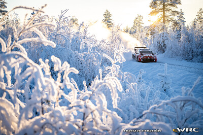 Oliver Solberg - Elliott Edmondson
73º Rally Sweden 2026. Toyota GR Yaris Rally1 (A-7662). Clasificado 4º.
Toyota Gazoo Racing WRT

Del 12 al 15 de Febrero, Umeå.
Superficie: nieve - hielo.

El Rallye constaba de 3 etapas con un total de 1069.44 km de los que 300.66 km divididos en 18 tramos eran cronometrados.

Tomaron la salida 57 equipos.

© Honza Fronek

Palabras clave: Toyotra;Yaris;Suecia;2026