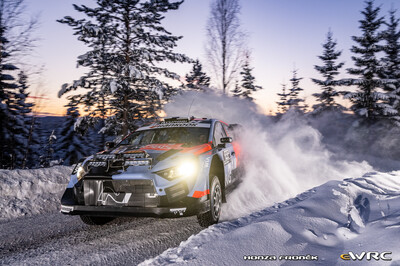 Esapekka Lappi - Enni Mälkönen
73º Rally Sweden 2026. Hyundai i20 N Rally1 (ALZ WR 909). Clasificado 6º.
Hyundai Shell Mobis WRT

Del 12 al 15 de Febrero, Umeå.
Superficie: nieve - hielo.

El Rallye constaba de 3 etapas con un total de 1069.44 km de los que 300.66 km divididos en 18 tramos eran cronometrados.

Tomaron la salida 57 equipos.

© Honza Fronek

Palabras clave: Hyundai;Suecia;2026