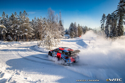 Esapekka Lappi - Enni Mälkönen
73º Rally Sweden 2026. Hyundai i20 N Rally1 (ALZ WR 909). Clasificado 6º.
Hyundai Shell Mobis WRT

Del 12 al 15 de Febrero, Umeå.
Superficie: nieve - hielo.

El Rallye constaba de 3 etapas con un total de 1069.44 km de los que 300.66 km divididos en 18 tramos eran cronometrados.

Tomaron la salida 57 equipos.

© Honza Fronek

Palabras clave: Hyundai;Suecia;2026